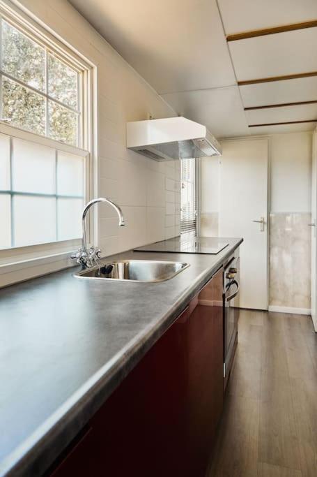 4 Persons Chalet Valkenbosch Situated In The Forested Area โอสเตอร์ไวก์ ภายนอก รูปภาพ